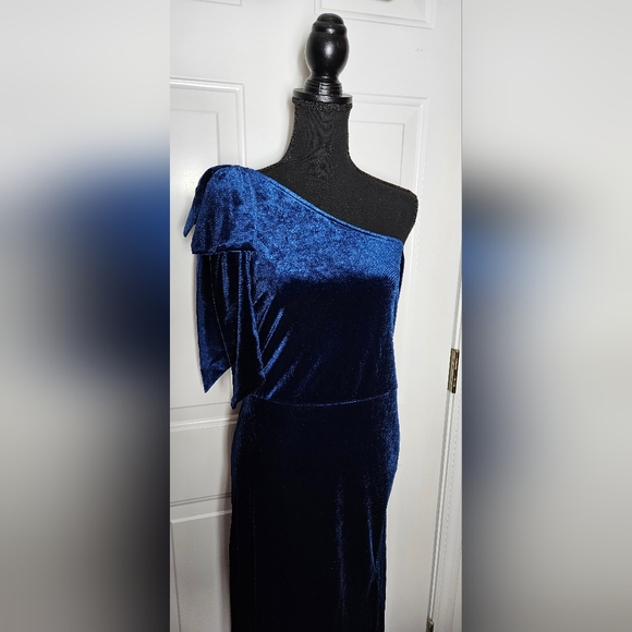 ONE SHOULDER FORMAL VELVET SLIT MAXI DRESS SIZE L - Picture 2 of 5